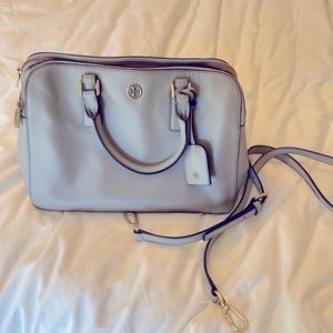 Tory Burch purse- gray. Great condition, comes with strap also!